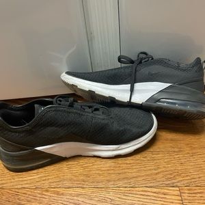 Nike Air. Women’s size 7. Black. Barely worn. Great condition